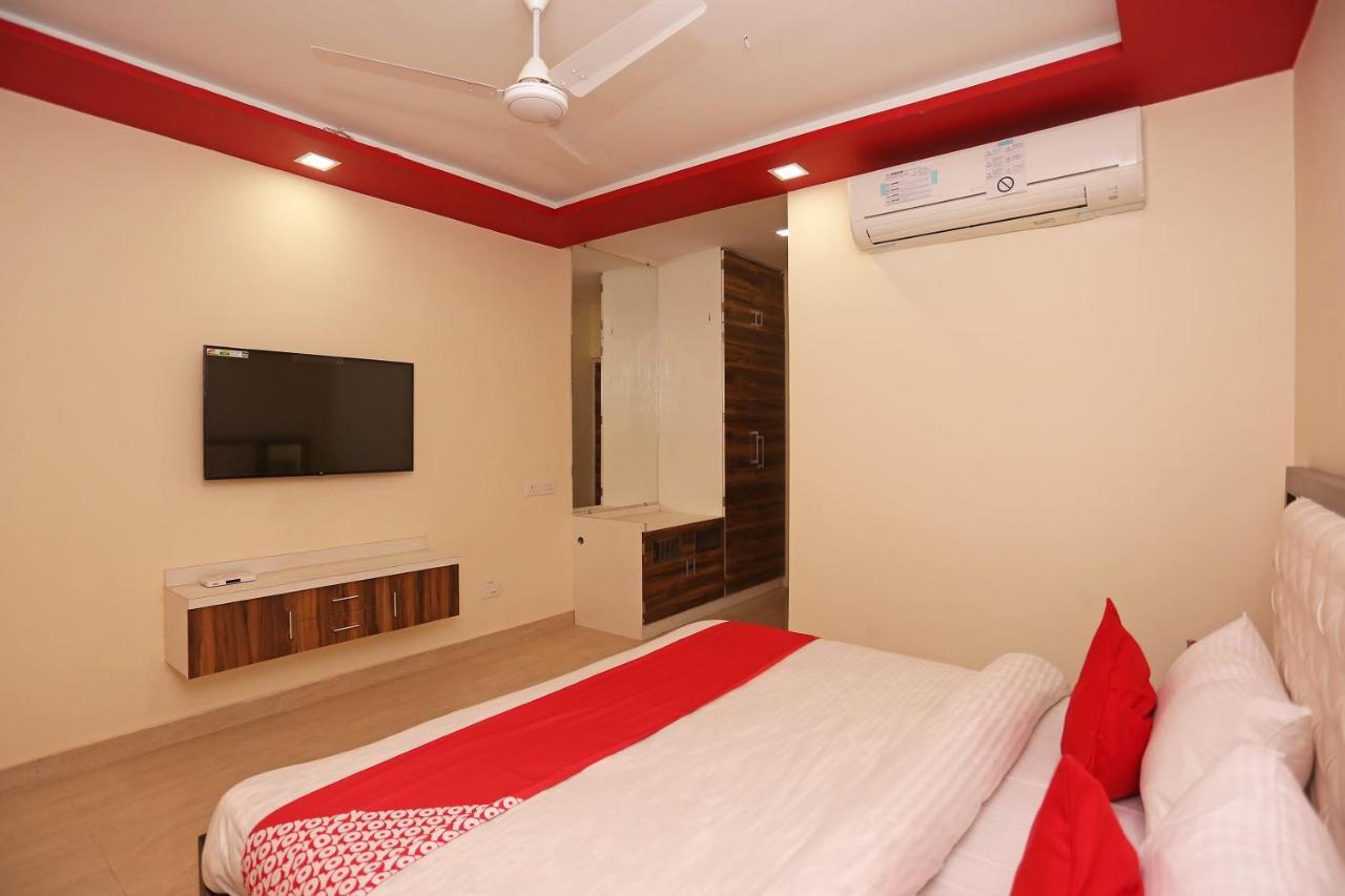 Oyo 23495 Hotel The Park Juhi Bari Εξωτερικό φωτογραφία
